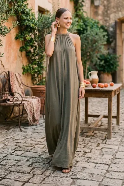 Vestido Largo Fluido de Escote Halter - Moutaki